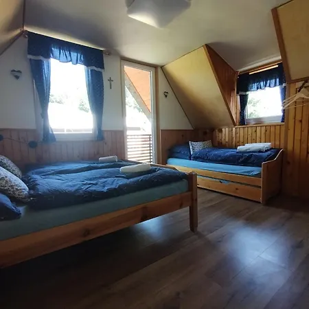 Chalé U šindelářů - *